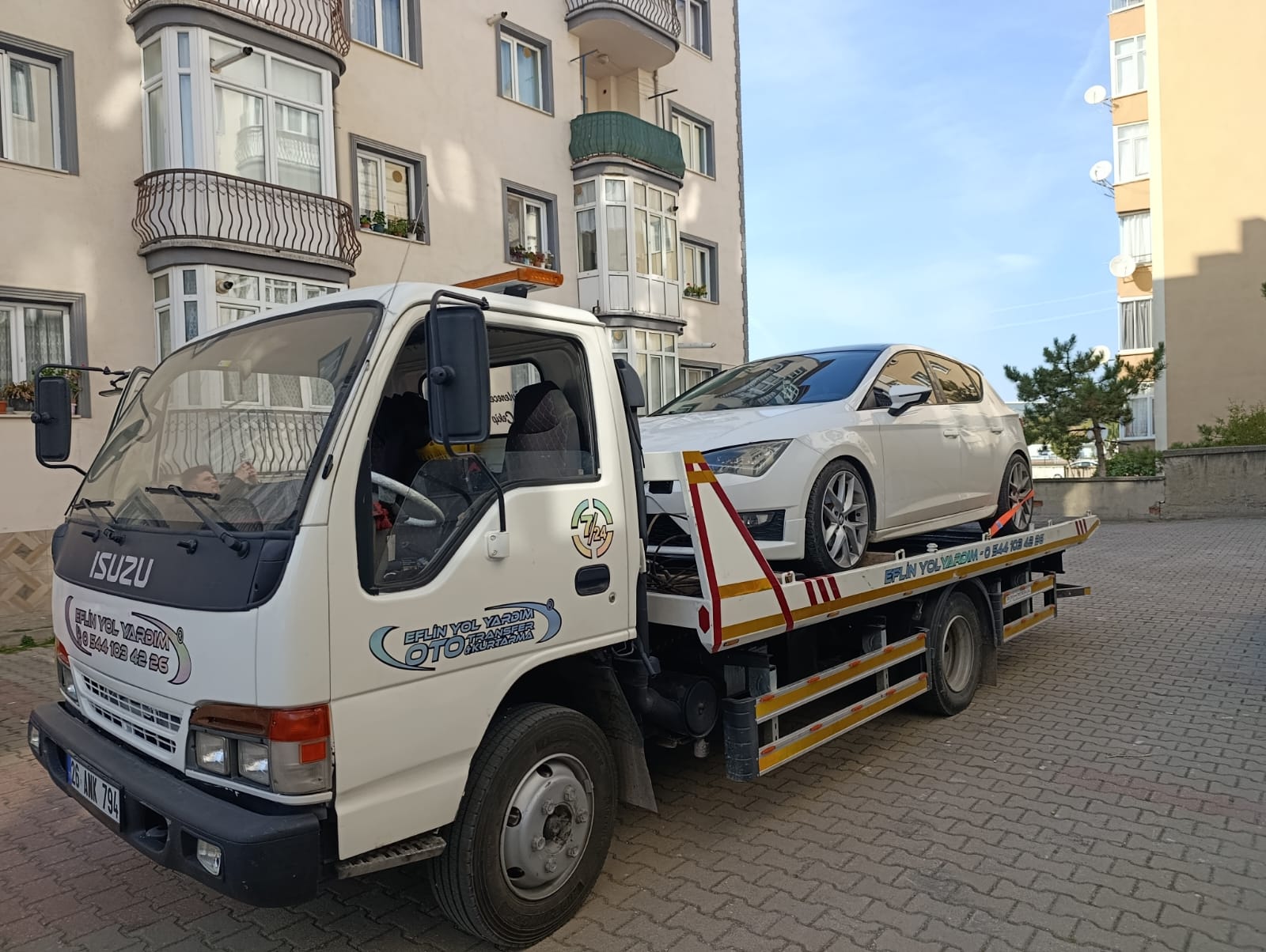 Eflin Oto Kurtarıcı Leon Araç Kurtarma Hizmeti